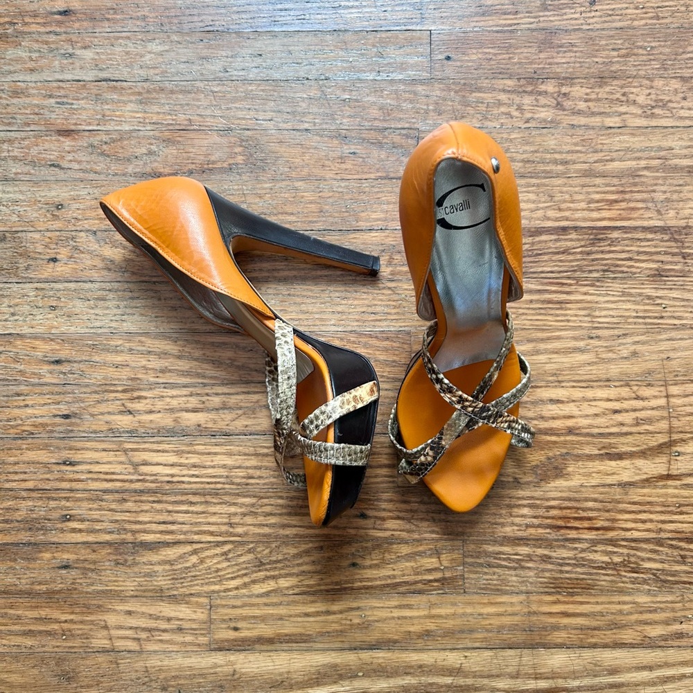 Roberto Cavalli Orange and Black Heels with Elegant Snakeskin Straps